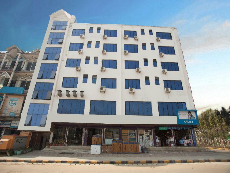Oyo 343 Pop Life Hotel Banke Exterior photo