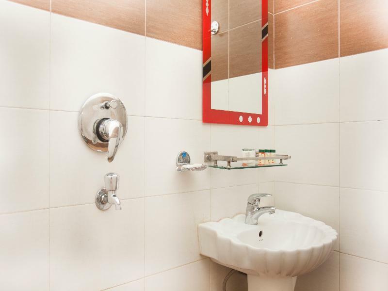 Oyo 343 Pop Life Hotel Banke Exterior photo